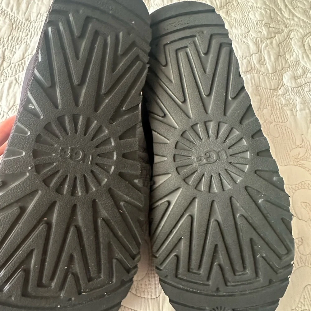 UGG unisex Black Boots with Logo Strap sheep 🐑 wool.Condition NWT - Picture 3 of 5